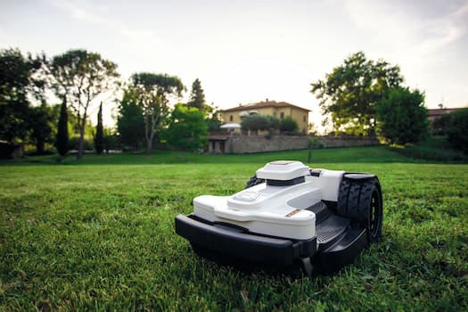 Przykład dostępnych robotów koszących Robot koszący od Migród